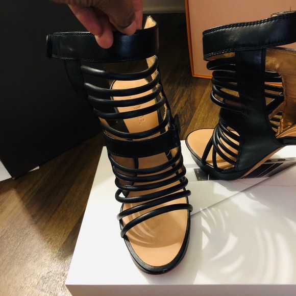 Strappy platform heel - Picture 2 of 5